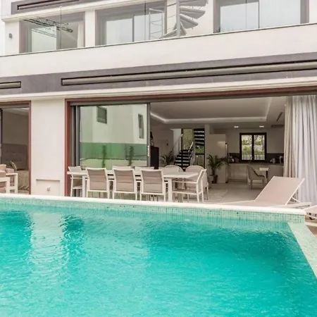 Holiday home Exquisita Casa Renovada De 5 Con Piscina Climatizada Marbella