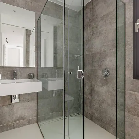Exquisita Casa Renovada De 5 Con Piscina Climatizada Holiday home Marbella