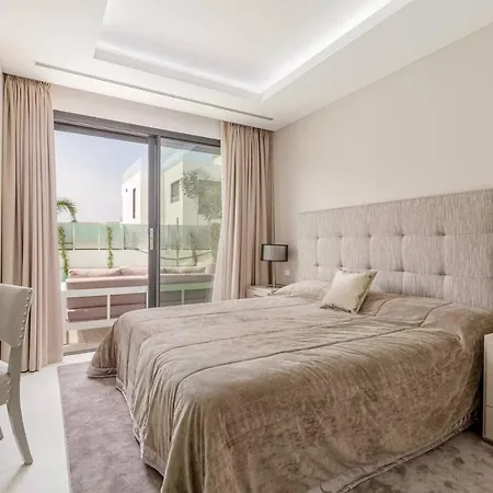 Exquisita Casa Renovada De 5 Con Piscina Climatizada Holiday home *