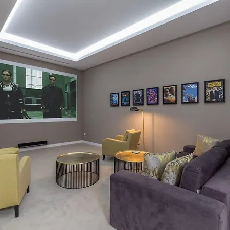 Exquisita Casa Renovada De 5 Con Piscina Climatizada * Marbella
