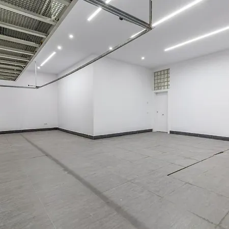 Exquisita Casa Renovada De 5 Con Piscina Climatizada Marbella